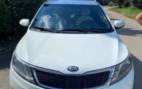 KIA Rio III рестайлинг, 2013 год, 835 000 рублей, 1 фотография