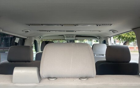 Volkswagen Caravelle T5, 2006 год, 1 350 000 рублей, 8 фотография