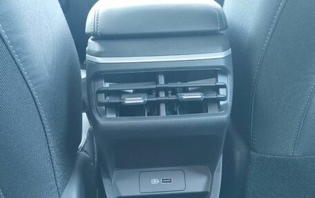 Geely Emgrand, 2024 год, 2 243 990 рублей, 19 фотография