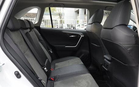 Toyota RAV4, 2025 год, 5 152 000 рублей, 27 фотография