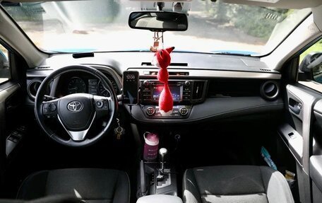 Toyota RAV4, 2016 год, 2 350 000 рублей, 6 фотография