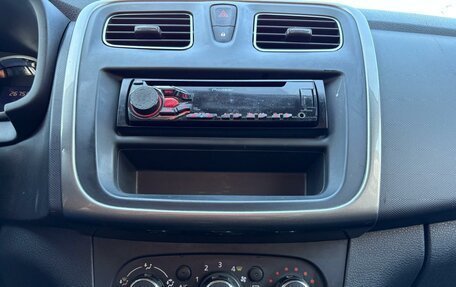 Renault Logan II, 2016 год, 450 000 рублей, 10 фотография