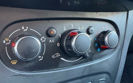 Renault Logan II, 2016 год, 450 000 рублей, 11 фотография