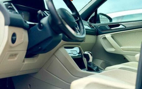 Volkswagen Tiguan II, 2021 год, 3 100 000 рублей, 3 фотография