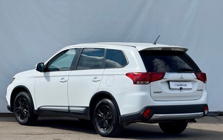 Mitsubishi Outlander III рестайлинг 3, 2016 год, 1 949 000 рублей, 10 фотография