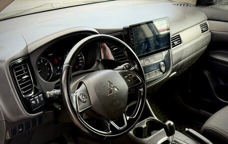 Mitsubishi Outlander III рестайлинг 3, 2016 год, 1 949 000 рублей, 15 фотография