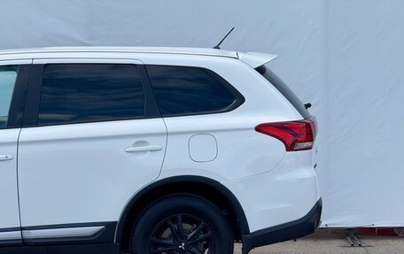 Mitsubishi Outlander III рестайлинг 3, 2016 год, 1 949 000 рублей, 9 фотография