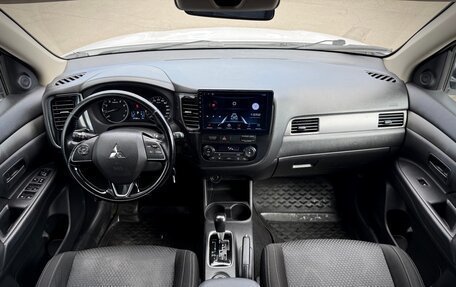 Mitsubishi Outlander III рестайлинг 3, 2016 год, 1 949 000 рублей, 18 фотография