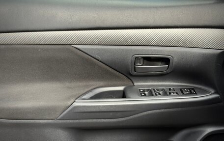 Mitsubishi Outlander III рестайлинг 3, 2016 год, 1 949 000 рублей, 19 фотография