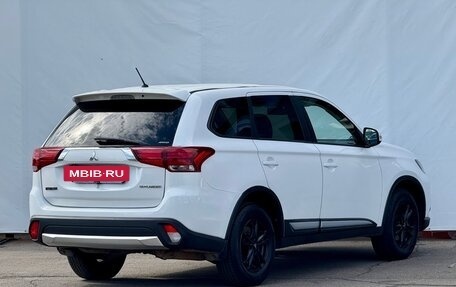 Mitsubishi Outlander III рестайлинг 3, 2016 год, 1 949 000 рублей, 13 фотография