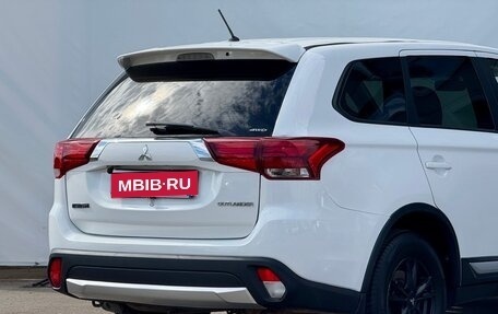 Mitsubishi Outlander III рестайлинг 3, 2016 год, 1 949 000 рублей, 14 фотография