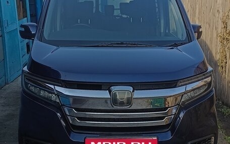 Honda Stepwgn IV, 2017 год, 2 200 000 рублей, 1 фотография