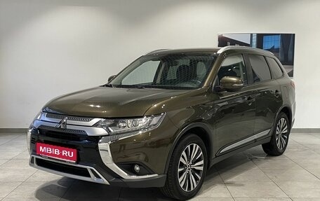 Mitsubishi Outlander III рестайлинг 3, 2019 год, 1 919 000 рублей, 1 фотография