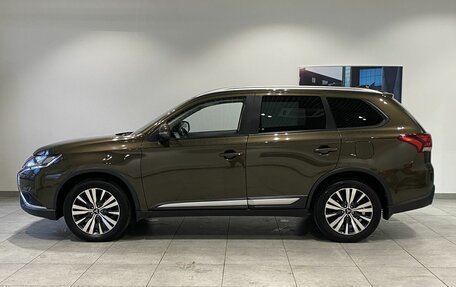 Mitsubishi Outlander III рестайлинг 3, 2019 год, 1 919 000 рублей, 8 фотография