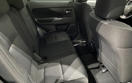 Mitsubishi Outlander III рестайлинг 3, 2019 год, 1 919 000 рублей, 11 фотография