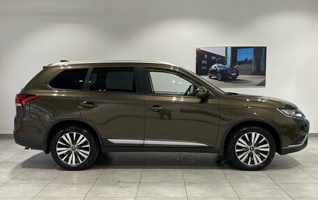 Mitsubishi Outlander III рестайлинг 3, 2019 год, 1 919 000 рублей, 4 фотография