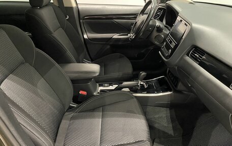 Mitsubishi Outlander III рестайлинг 3, 2019 год, 1 919 000 рублей, 9 фотография