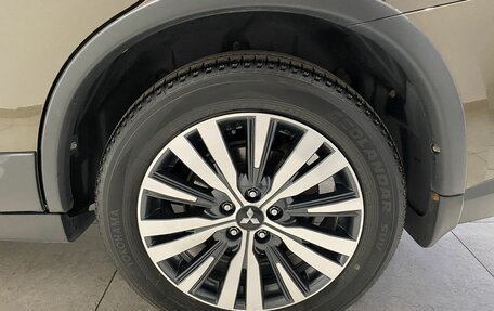 Mitsubishi Outlander III рестайлинг 3, 2019 год, 1 919 000 рублей, 12 фотография