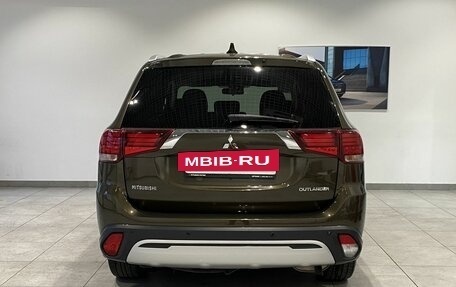 Mitsubishi Outlander III рестайлинг 3, 2019 год, 1 919 000 рублей, 6 фотография