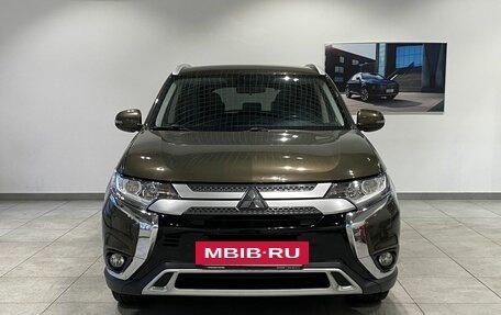 Mitsubishi Outlander III рестайлинг 3, 2019 год, 1 919 000 рублей, 2 фотография