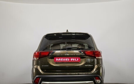 Mitsubishi Outlander III рестайлинг 3, 2018 год, 1 899 000 рублей, 6 фотография