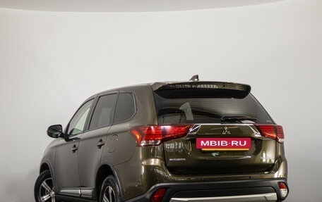 Mitsubishi Outlander III рестайлинг 3, 2018 год, 1 899 000 рублей, 5 фотография