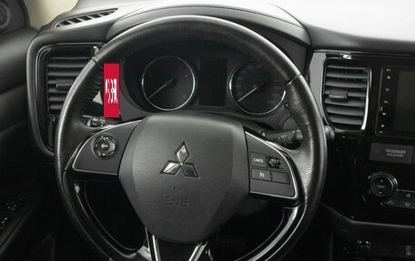 Mitsubishi Outlander III рестайлинг 3, 2018 год, 1 899 000 рублей, 13 фотография
