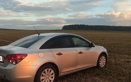 Chevrolet Cruze II, 2010 год, 550 000 рублей, 3 фотография