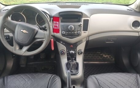 Chevrolet Cruze II, 2010 год, 550 000 рублей, 7 фотография