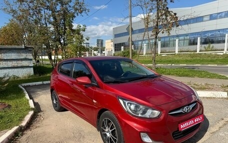 Hyundai Solaris II рестайлинг, 2011 год, 800 000 рублей, 2 фотография