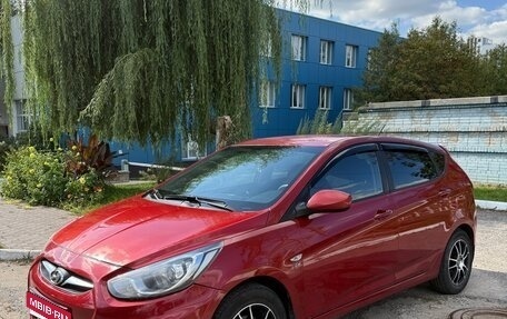 Hyundai Solaris II рестайлинг, 2011 год, 800 000 рублей, 6 фотография