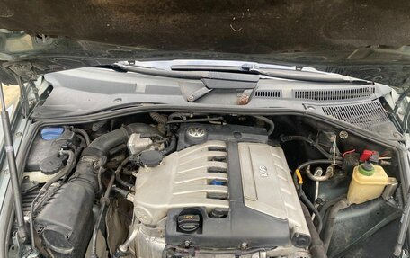 Volkswagen Touareg III, 2003 год, 810 000 рублей, 10 фотография