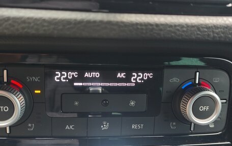 Volkswagen Touareg III, 2017 год, 3 890 000 рублей, 8 фотография