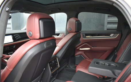 Porsche Cayenne III, 2024 год, 21 000 000 рублей, 14 фотография