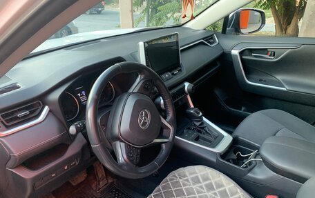 Toyota RAV4, 2019 год, 3 200 000 рублей, 5 фотография