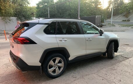 Toyota RAV4, 2019 год, 3 200 000 рублей, 2 фотография
