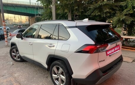 Toyota RAV4, 2019 год, 3 200 000 рублей, 4 фотография