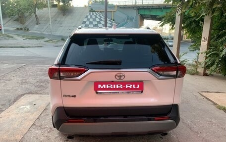 Toyota RAV4, 2019 год, 3 200 000 рублей, 3 фотография