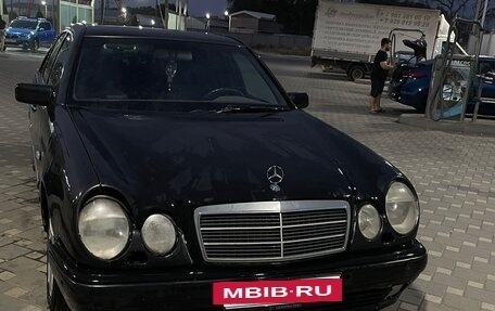 Mercedes-Benz E-Класс, 1996 год, 260 000 рублей, 3 фотография