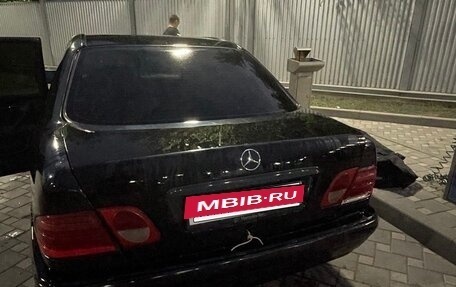 Mercedes-Benz E-Класс, 1996 год, 260 000 рублей, 2 фотография