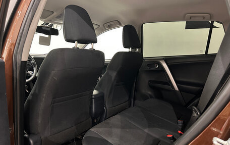Toyota RAV4, 2017 год, 1 999 000 рублей, 13 фотография