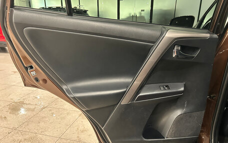 Toyota RAV4, 2017 год, 1 999 000 рублей, 14 фотография