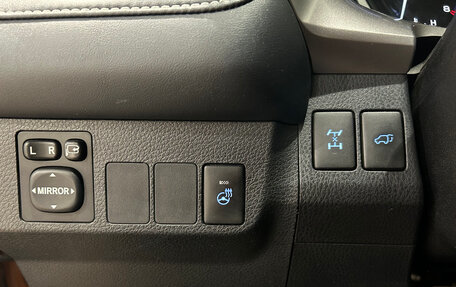 Toyota RAV4, 2017 год, 1 999 000 рублей, 24 фотография