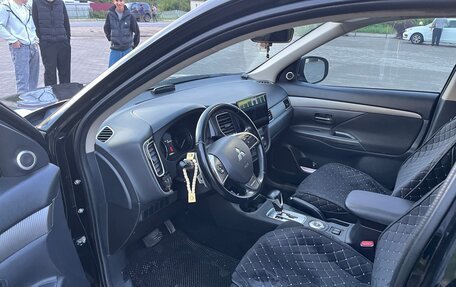 Mitsubishi Outlander III рестайлинг 3, 2014 год, 1 150 000 рублей, 9 фотография