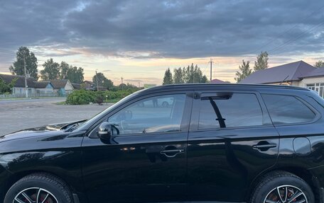 Mitsubishi Outlander III рестайлинг 3, 2014 год, 1 150 000 рублей, 6 фотография