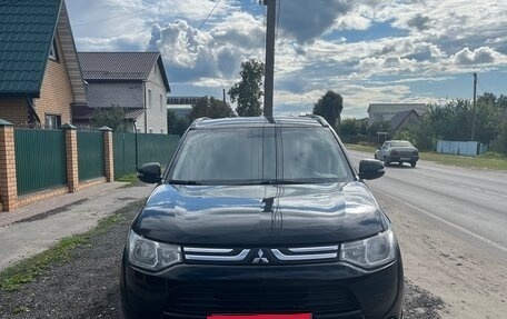 Mitsubishi Outlander III рестайлинг 3, 2014 год, 1 150 000 рублей, 2 фотография