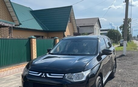 Mitsubishi Outlander III рестайлинг 3, 2014 год, 1 150 000 рублей, 1 фотография