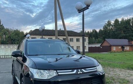 Mitsubishi Outlander III рестайлинг 3, 2014 год, 1 150 000 рублей, 3 фотография