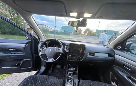 Mitsubishi Outlander III рестайлинг 3, 2014 год, 1 150 000 рублей, 10 фотография