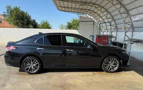 Toyota Camry, 2023 год, 3 690 000 рублей, 2 фотография